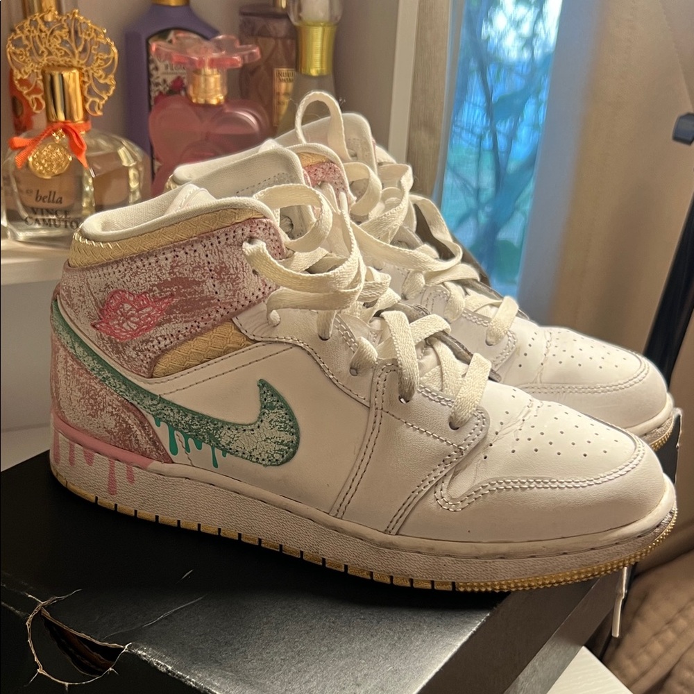 Nike Women's Sneakers White with Artistic Multicolor Design